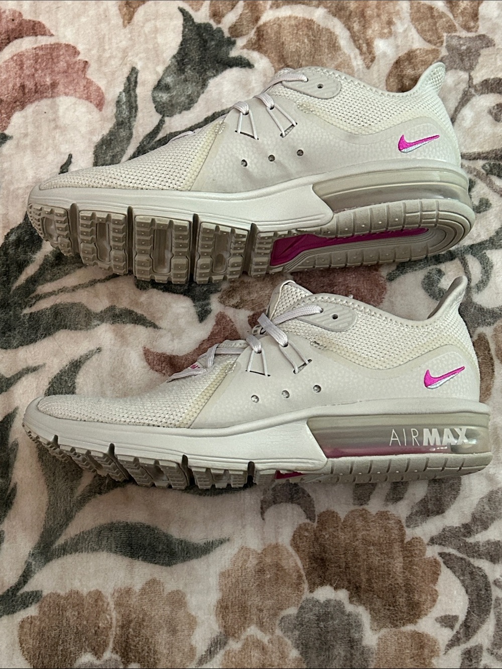 Nike Women's Air Max Sequent 3 Running Shoes. Gray and Pink EUC SIZE 7.5 - Picture 4 of 7